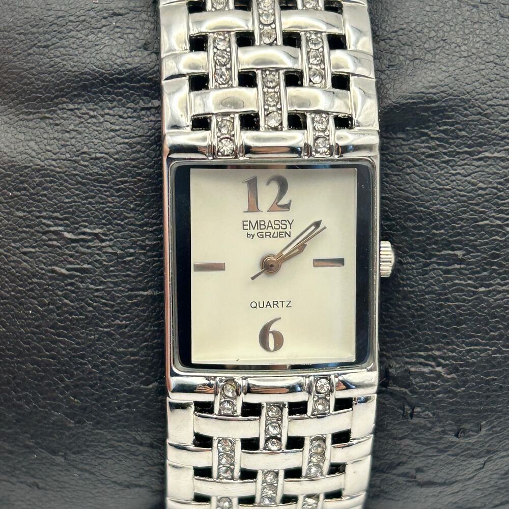 Embassy by Gruen Silver Tone Crystals Bangle Women’s Watch Working New Battery